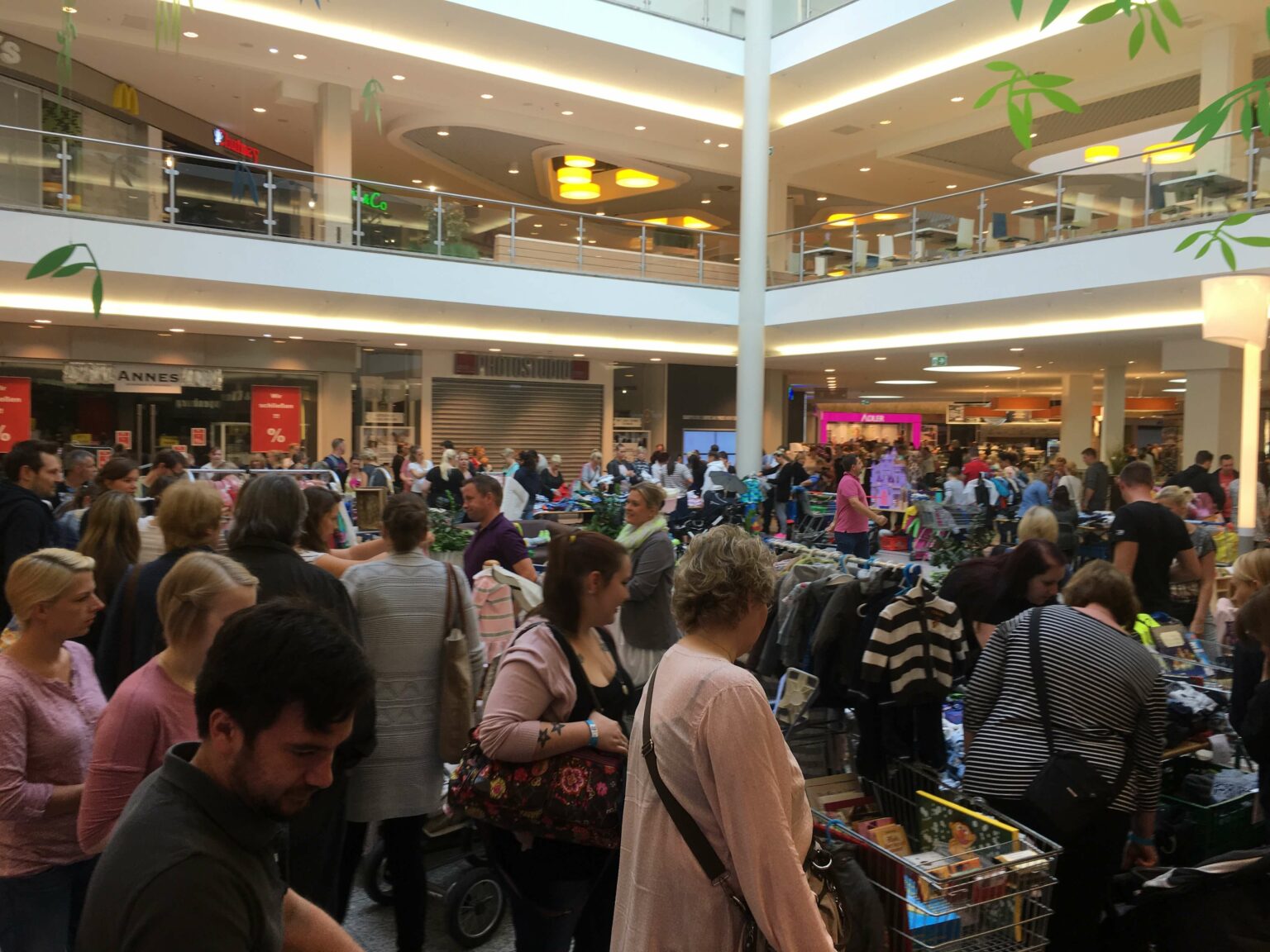 Piratini Markt Paunsdorf Center Norddeutschlands Gro Er Secondhand Markt